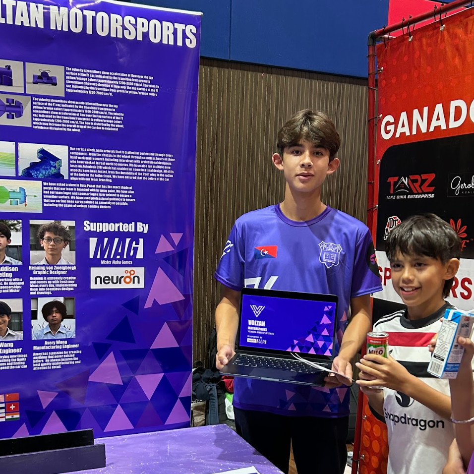 Pit display and sponsor presentation at the booth